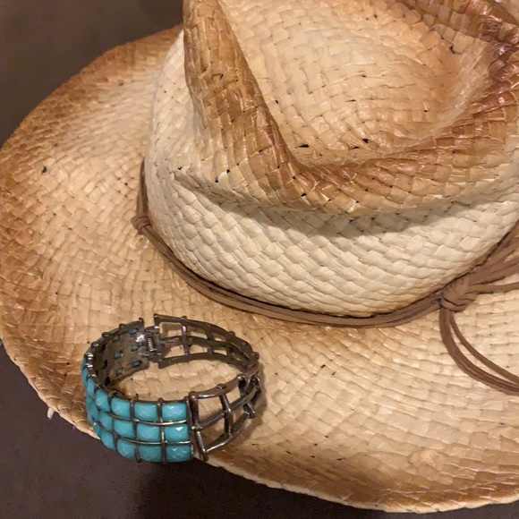 Beautiful Turquoise bangle bracelet - Picture 2 of 2